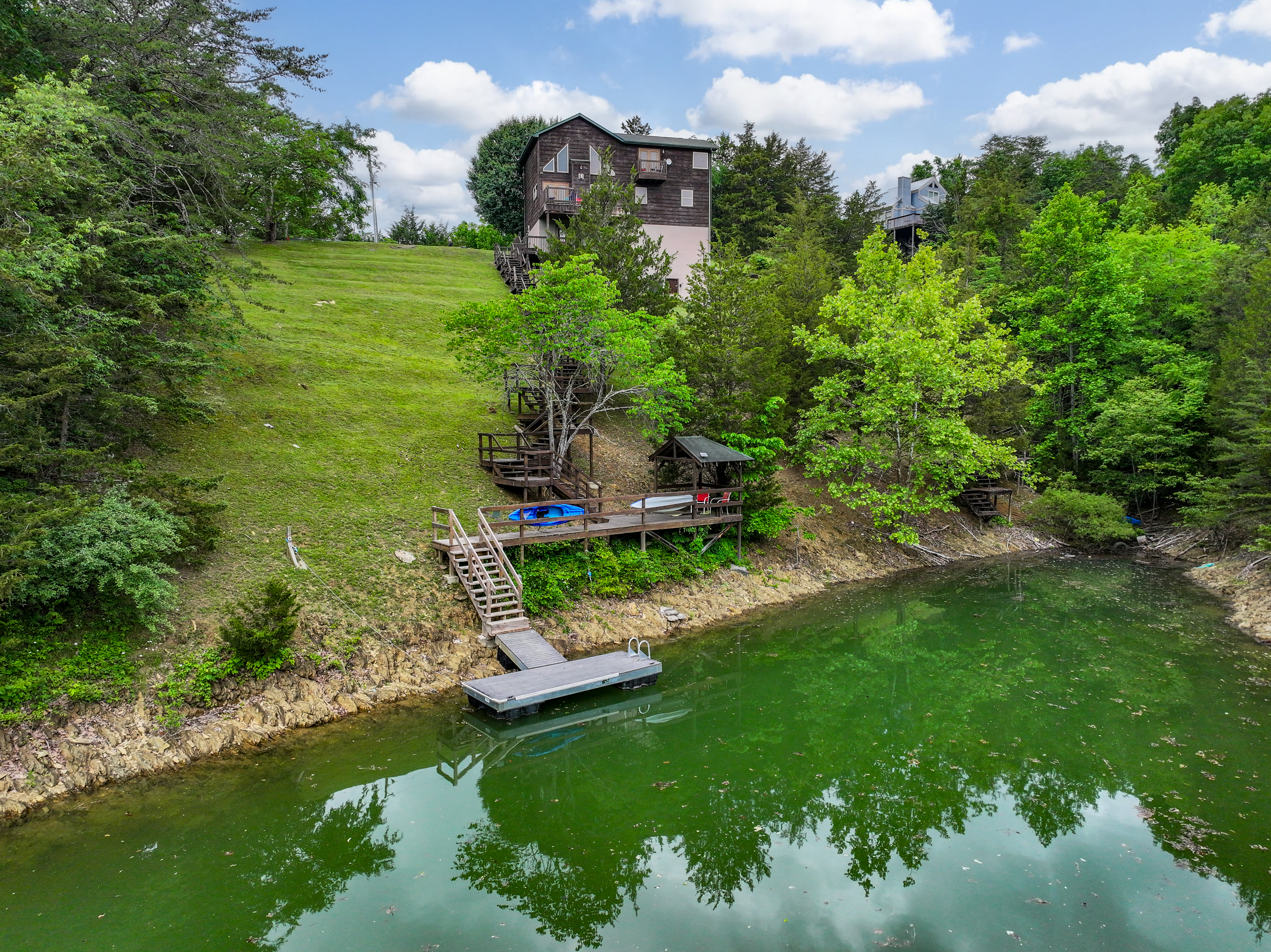 Lakeside Lodge
