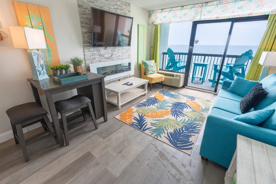 Beautifully Decorated, Direct Oceanfront!