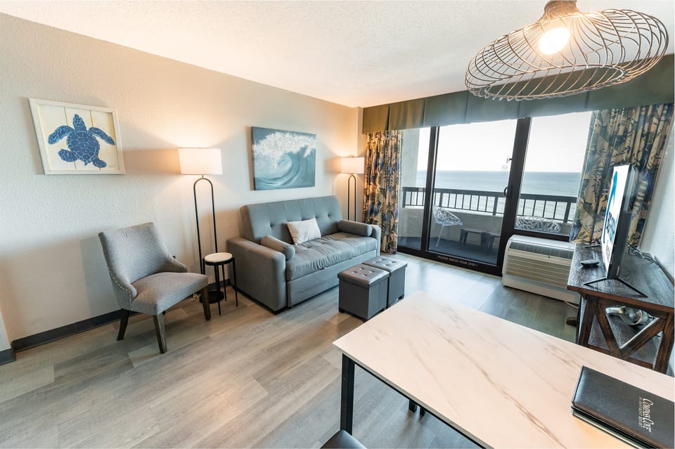 Living Room with Stunning Views🌊☀️