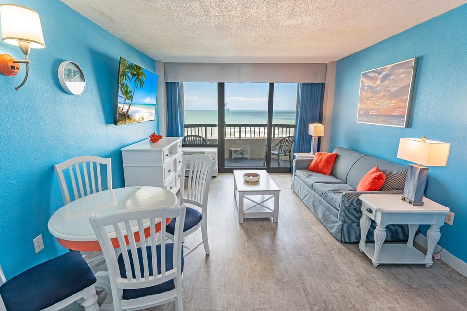 Amazing Living Room with Views of the Ocean 🌊☀️