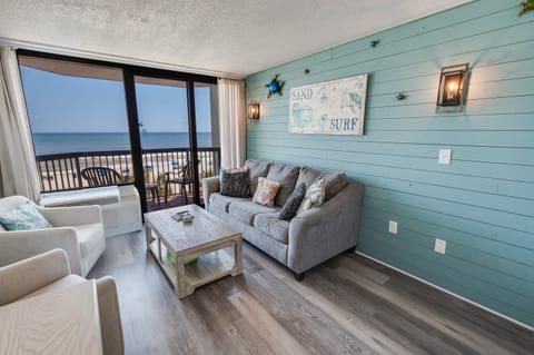 Amazing Living Room with Views of the Ocean 🌊☀️