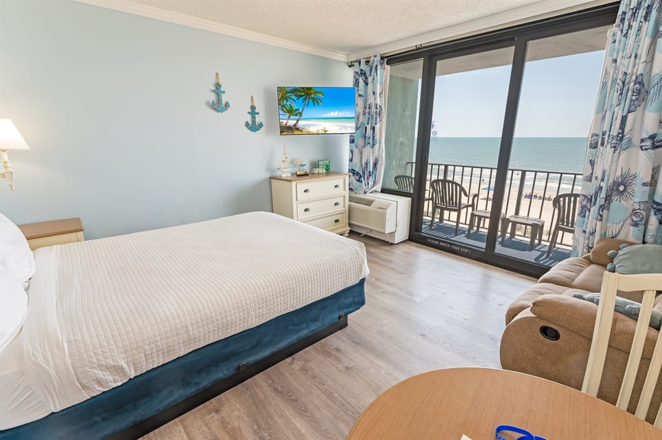 Bedroom with View of Ocean🌊☀️
