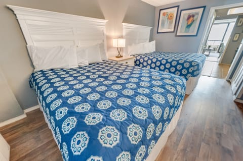 2 Queen Beds in Bedroom, Beautifully Decorated