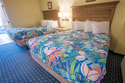 2 Queen Beds, Beautifully Decorated