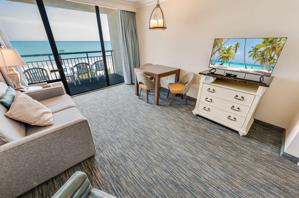 Direct Oceanfront, Beautifully Decorated