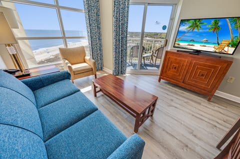 Large Living Room with Amazing Views!