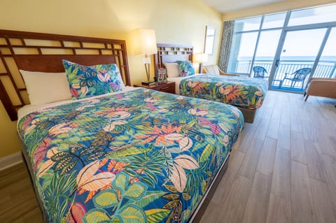2 Queen Beds in LARGE Bedroom
