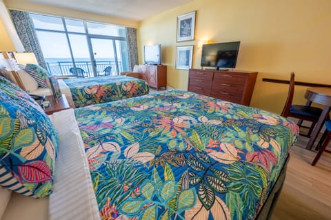 2 Queen Beds in LARGE Bedroom