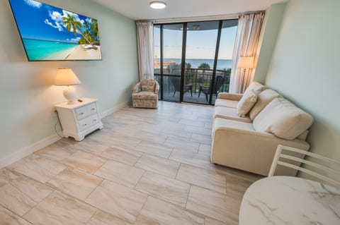 Large Living Area with Views of the Ocean, Beautifully Decorated