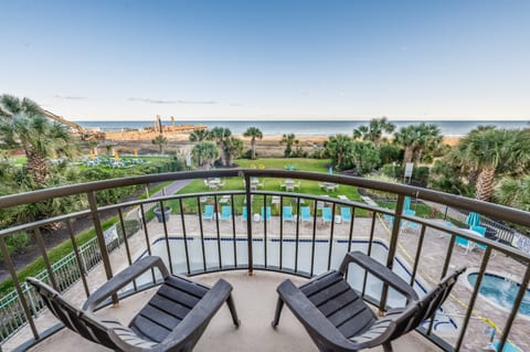 Balcony with Amazing Views of the Ocean