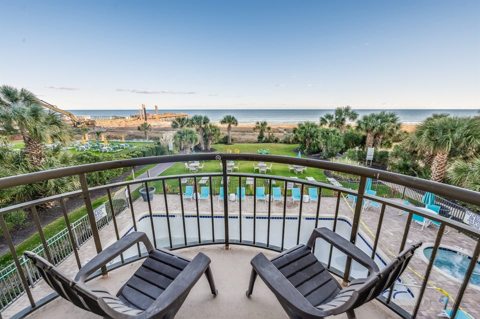 Balcony with Amazing Views of the Ocean