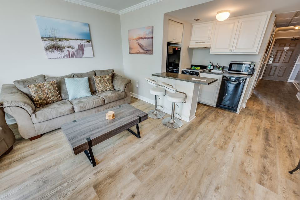 Large Living Room, Beautifully Decorated