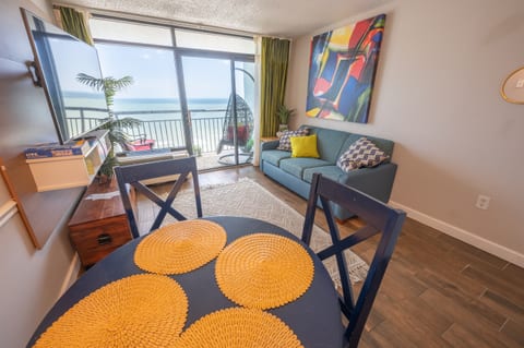 Direct Oceanfront, Beautifully Decorated
