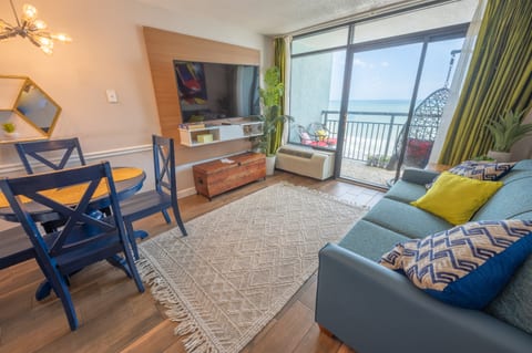 Direct Oceanfront, Beautifully Decorated