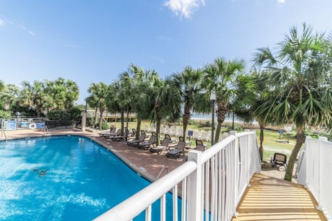 Beautiful Oceanfront Pool!