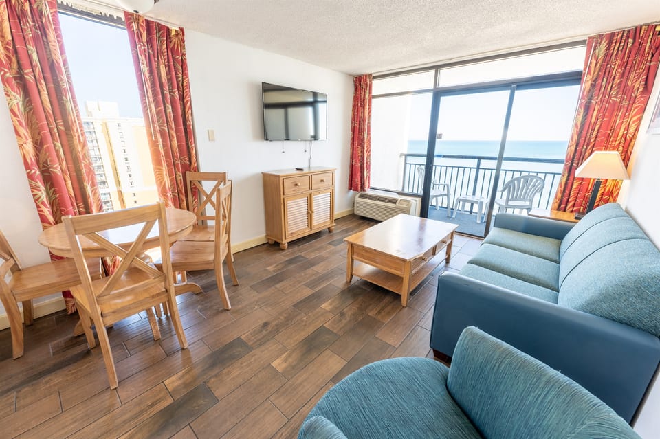 Direct Oceanfront, Beautifully Decorated