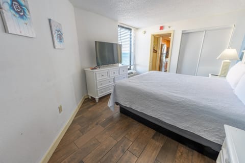 King Bed in Bedroom, Beautifully Decorated