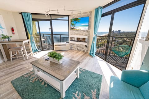 Large Living Area with Views of the Ocean, Beautifully Decorated