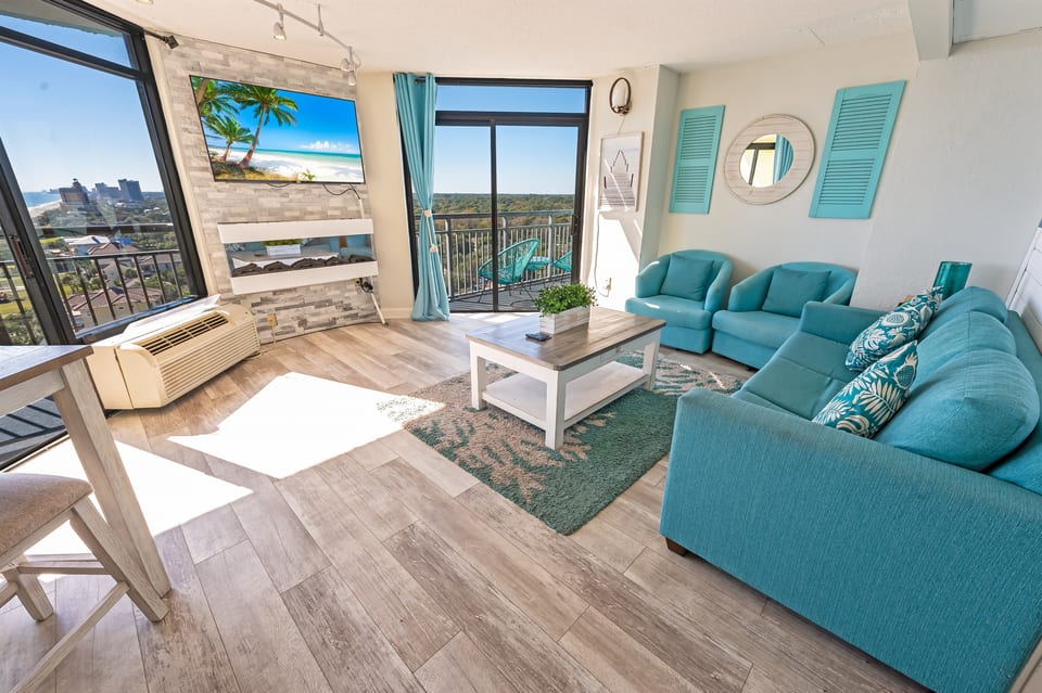 Large Living Area with Views of the Ocean, Beautifully Decorated
