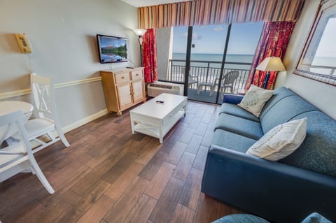 Direct Oceanfront, Beautifully Decorated
