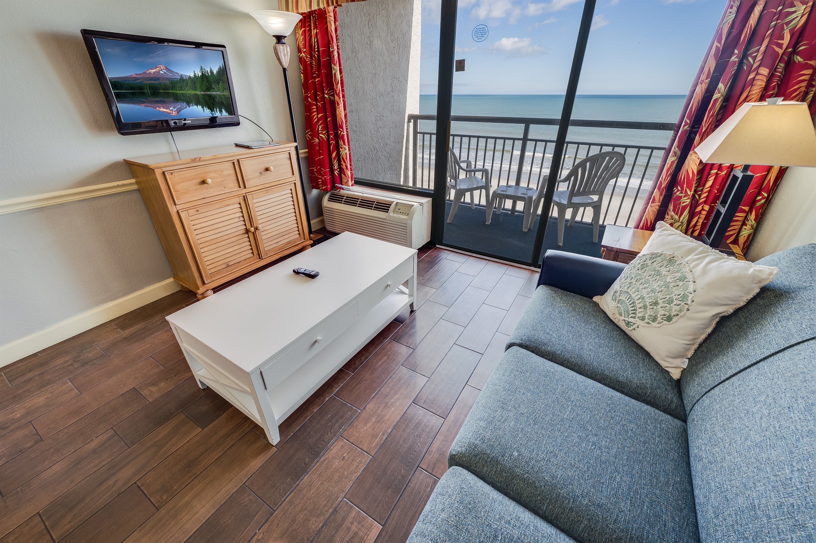 Direct Oceanfront, Beautifully Decorated
