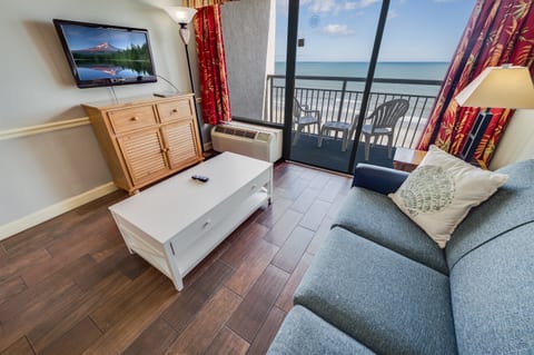 Direct Oceanfront, Beautifully Decorated