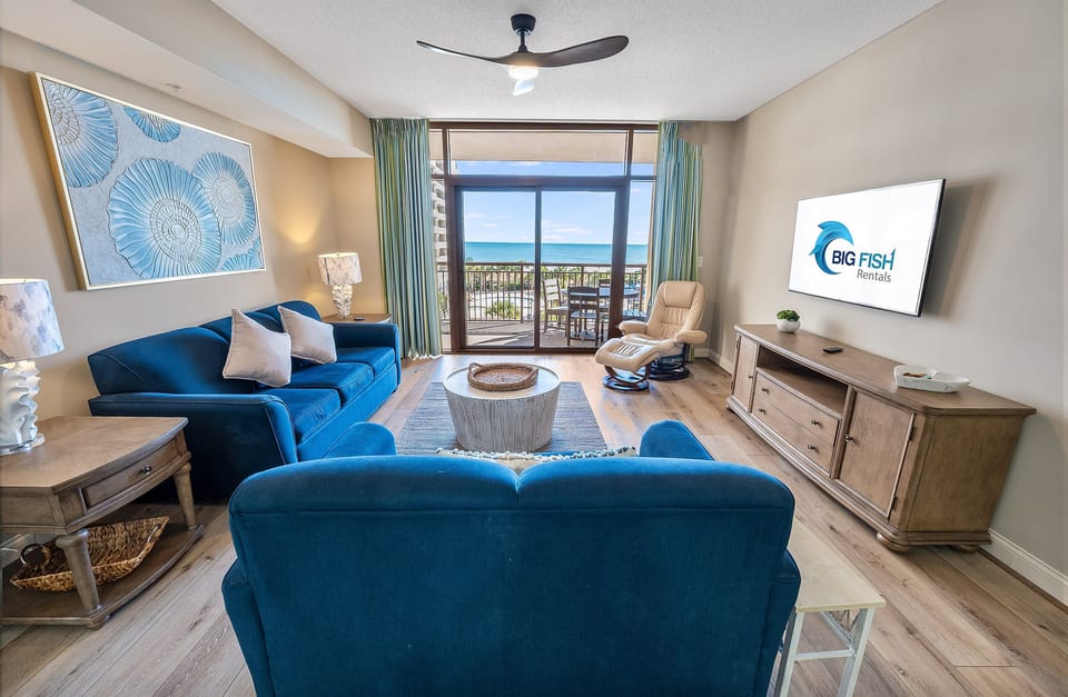 Amazing Living Room with Stunning Views🌊☀️