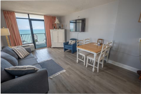 Direct Oceanfront, Beautifully Decorated