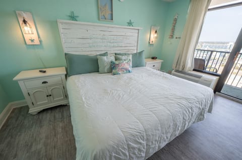 Ocean Park 1202 - Studio