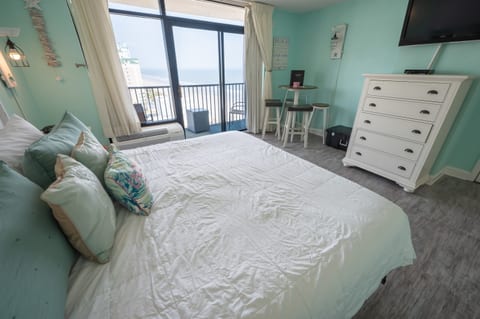 Ocean Park 1202 - Studio