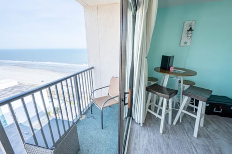 Ocean Park 1202 - Studio