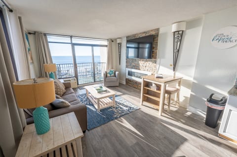 Direct Oceanfront, VIEWS of the Ocean!