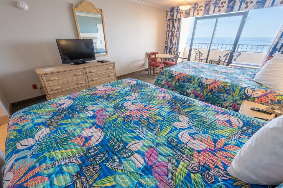 Direct Oceanfront, 2 Beds in Bedroom