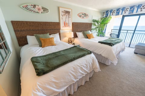 2 Beds in Bedroom, Beautifully Decorated, Direct Oceanfront