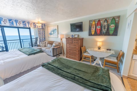 2 Beds in Bedroom, Beautifully Decorated, Direct Oceanfront