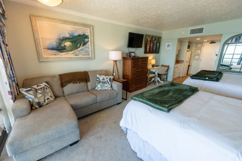 2 Beds in Bedroom, Beautifully Decorated, Direct Oceanfront