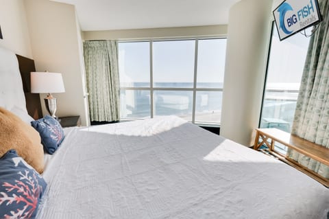 Room with Stunning Views🌊☀️