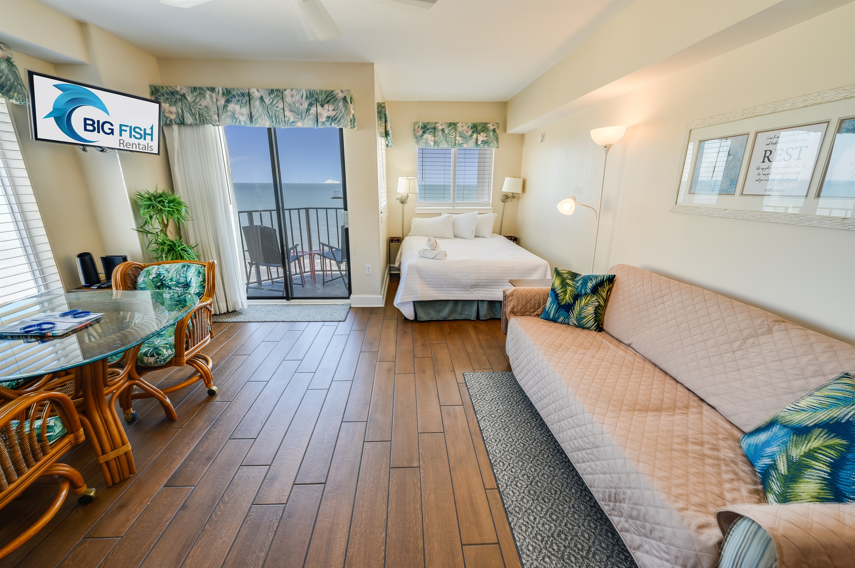 Amazing Room with Stunning Views🌊☀️