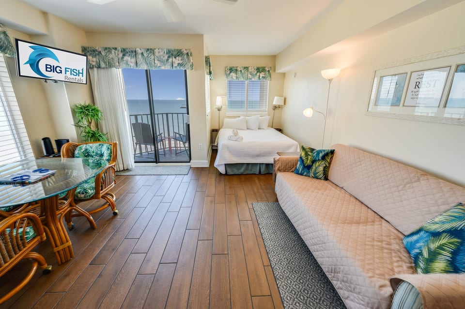 Amazing Room with Stunning Views🌊☀️