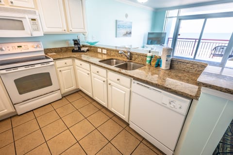 Full Sized Kitchen