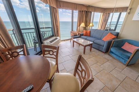 Direct Oceanfront View, Beautifully Decorated