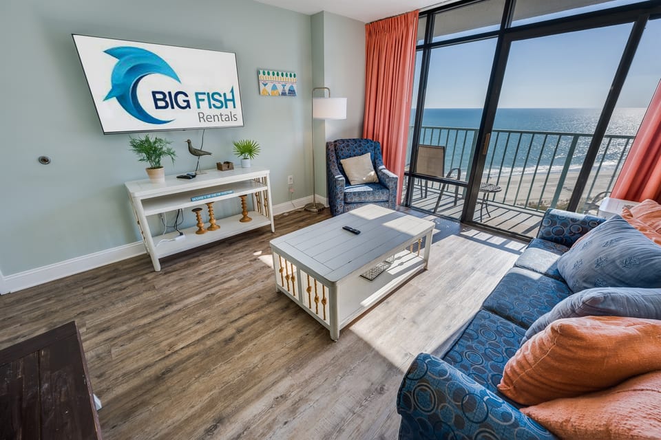 Living Room with Stunning Views🌊☀️