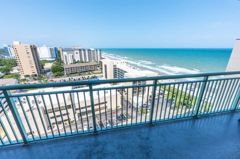 Large Balcony with Amazing Views!