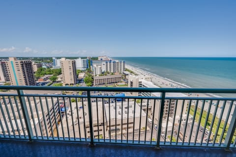 Extra Large Balcony with Amazing Views!