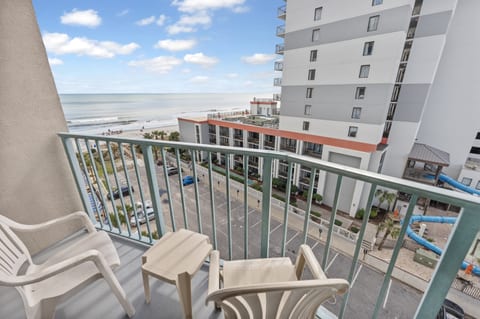 Large Family Room with Views of the Ocean, Beautifully Decorated