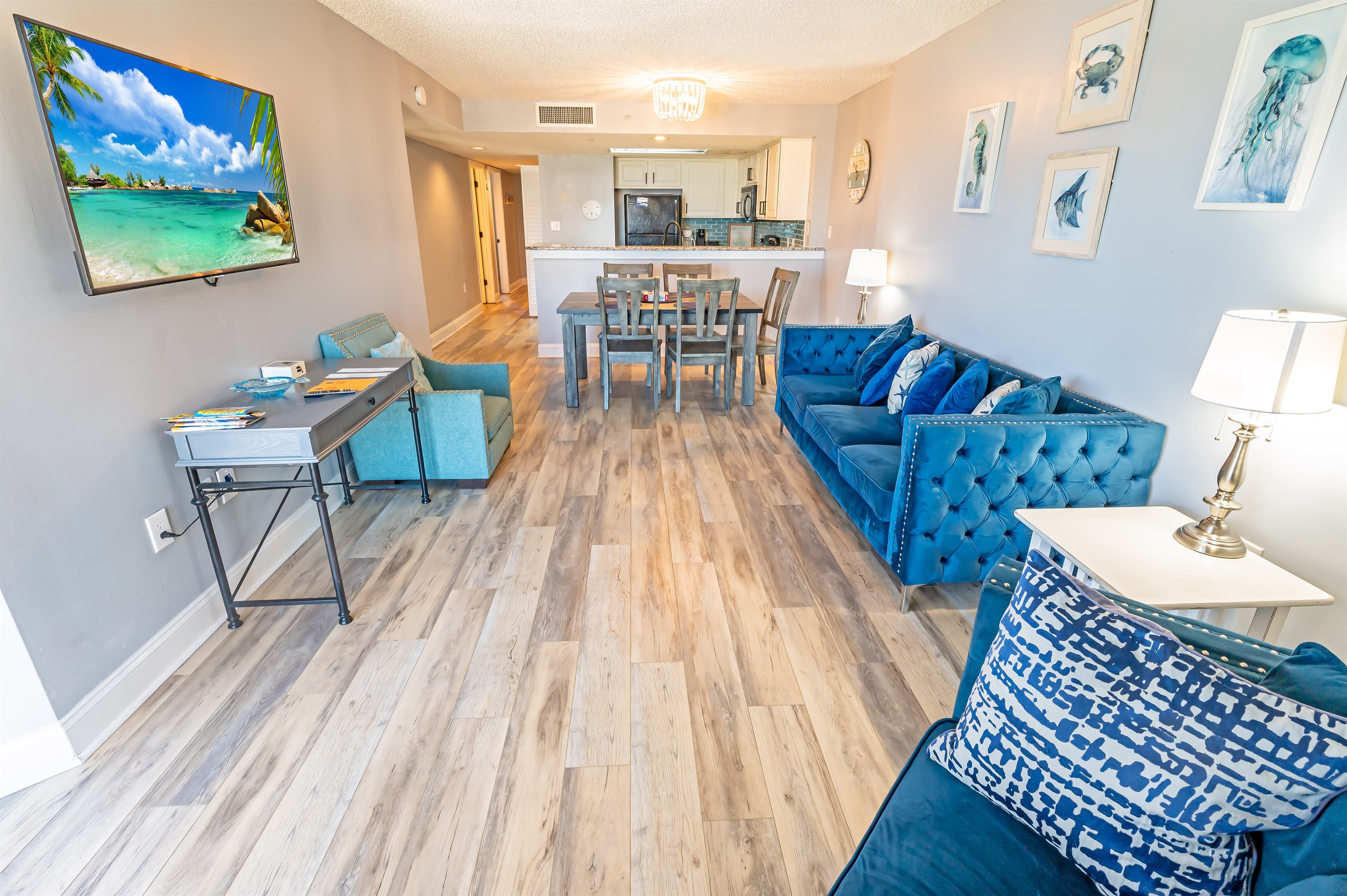 Large Living Room, Beautifully Decorated