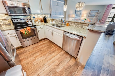 Large Kitchen Area, Beautifully Decorated