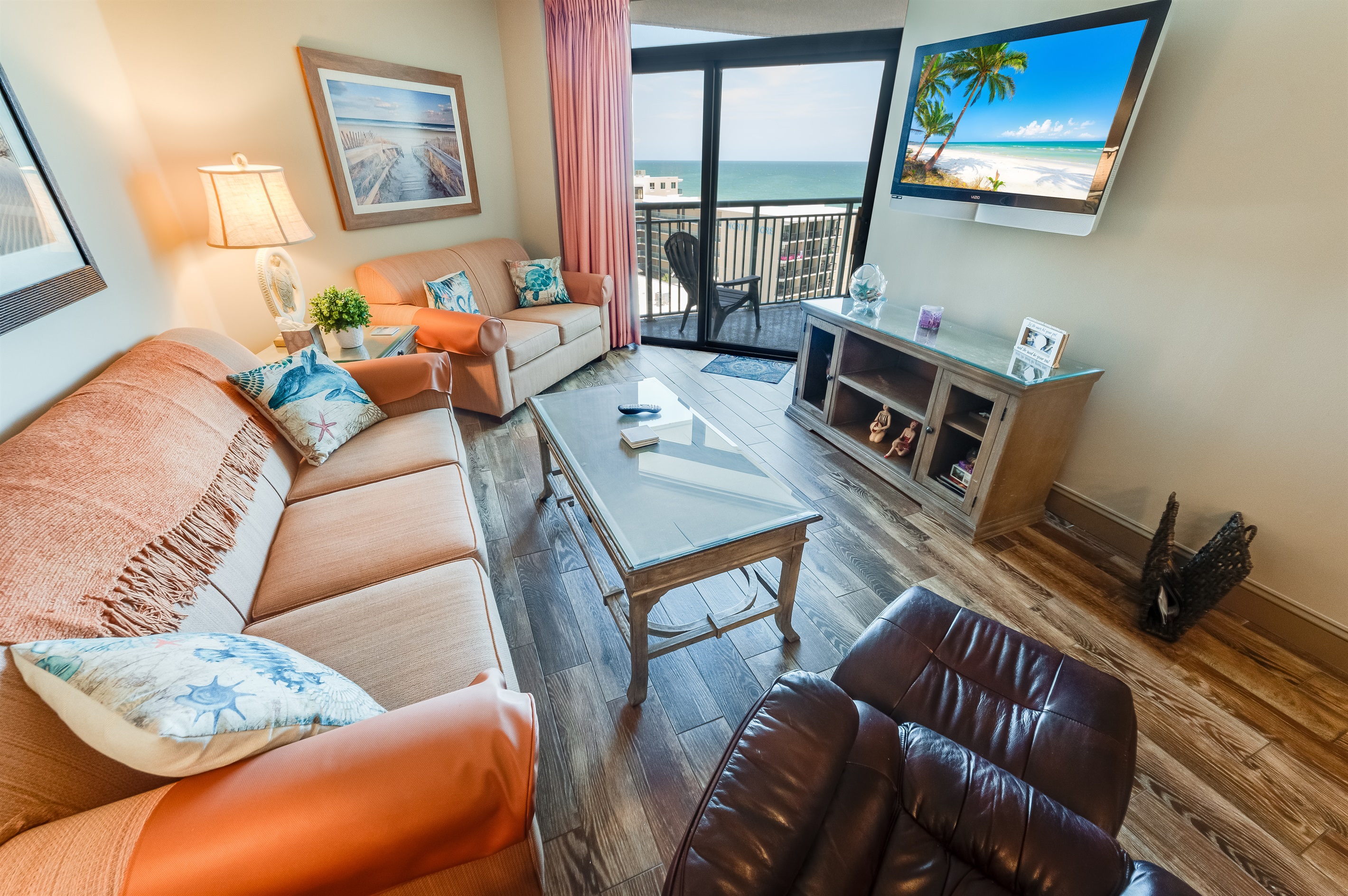 Large Family Room with Views of the Ocean, Beautifully Decorated