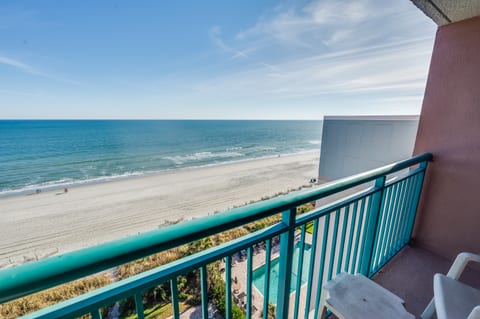 Balcony with Amazing Views of the Ocean