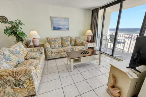 Large Living Area with Views of the Ocean, Beautifully Decorated